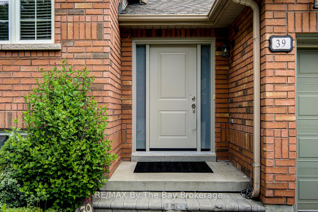 Photo 4 of 39 Rose Valley Way, Wasaga Beach — HOMEH