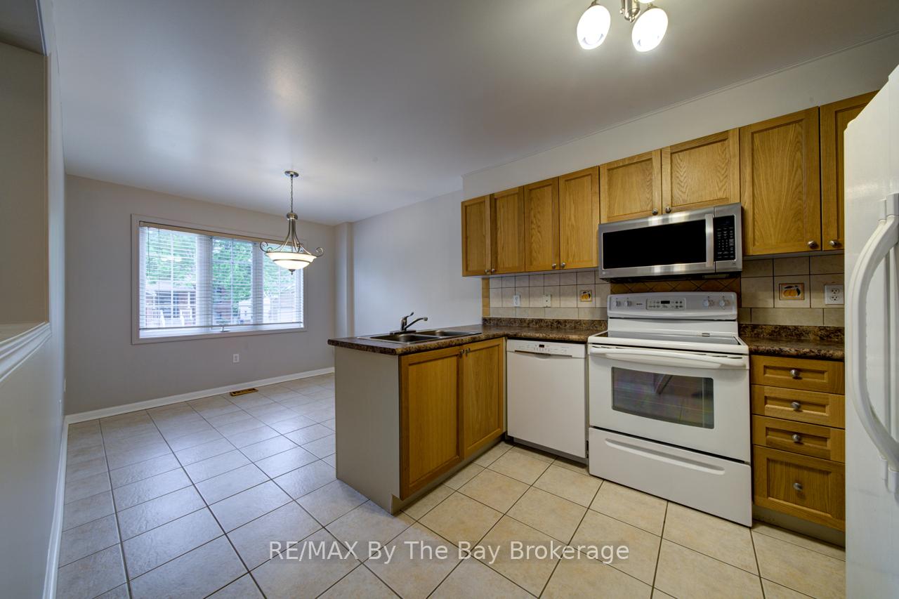 Photo 5 of 39 Rose Valley Way, Wasaga Beach — HOMEH