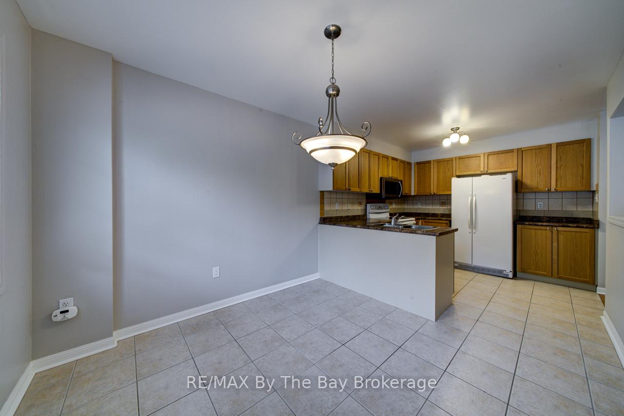Photo 7 of 39 Rose Valley Way, Wasaga Beach — HOMEH