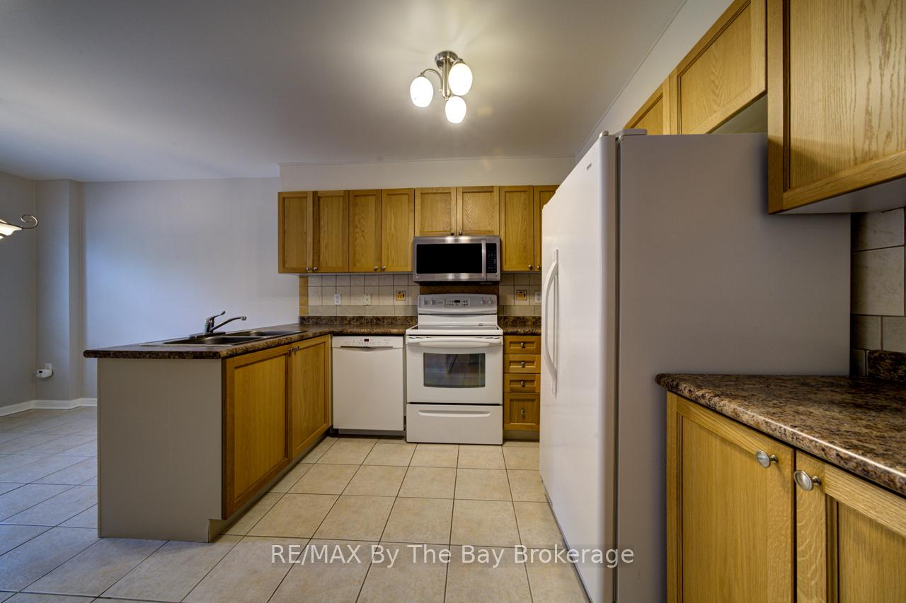 Photo 8 of 39 Rose Valley Way, Wasaga Beach — HOMEH