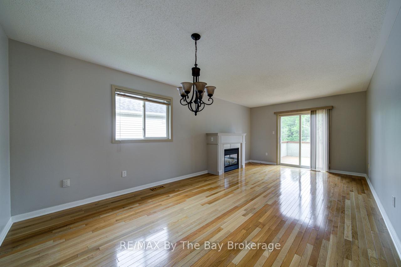 Photo 9 of 39 Rose Valley Way, Wasaga Beach — HOMEH