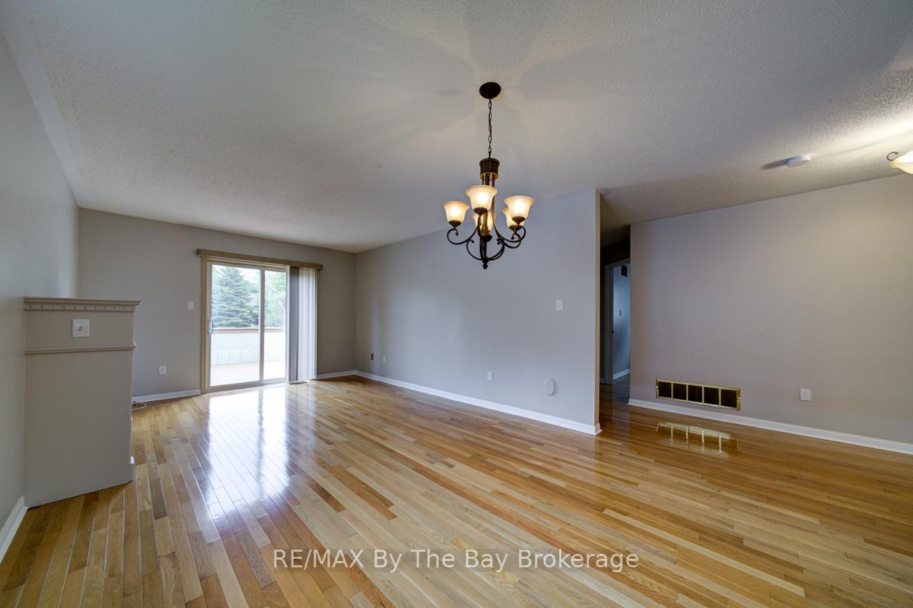 Photo 11 of 39 Rose Valley Way, Wasaga Beach — HOMEH