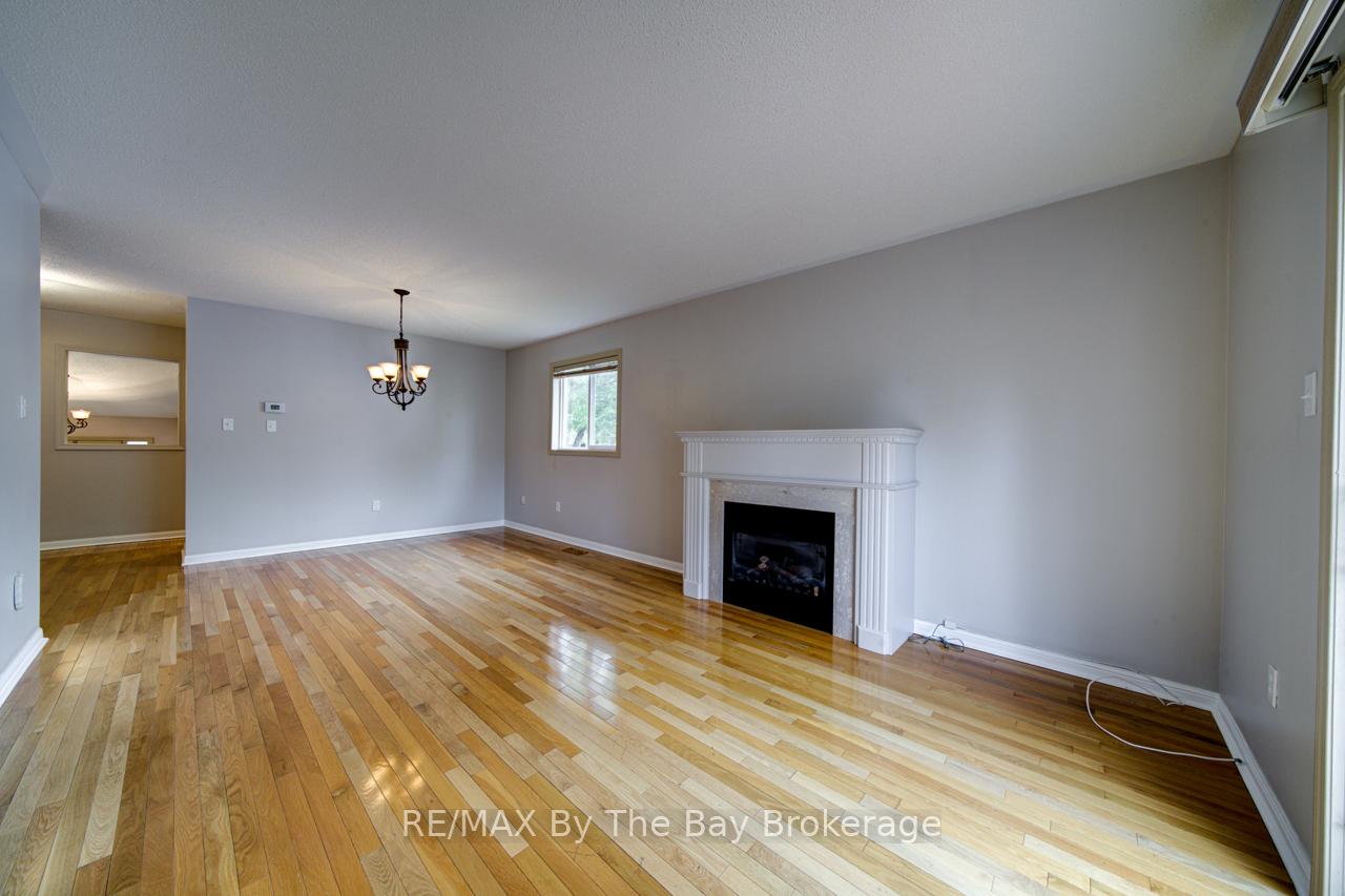 Photo 13 of 39 Rose Valley Way, Wasaga Beach — HOMEH