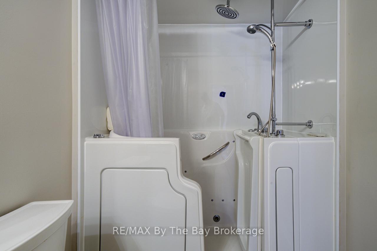 Photo 18 of 39 Rose Valley Way, Wasaga Beach — HOMEH