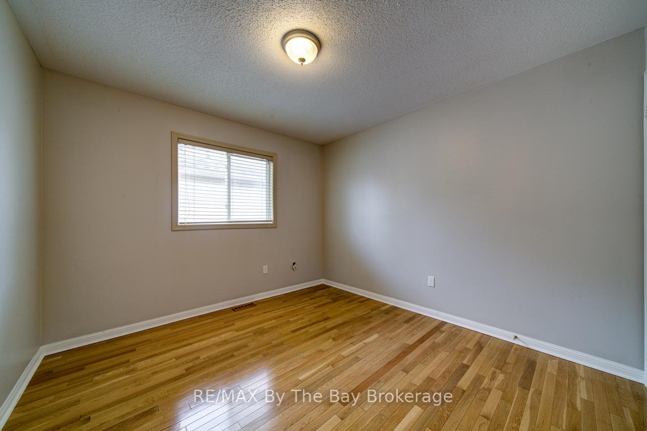 Photo 19 of 39 Rose Valley Way, Wasaga Beach — HOMEH