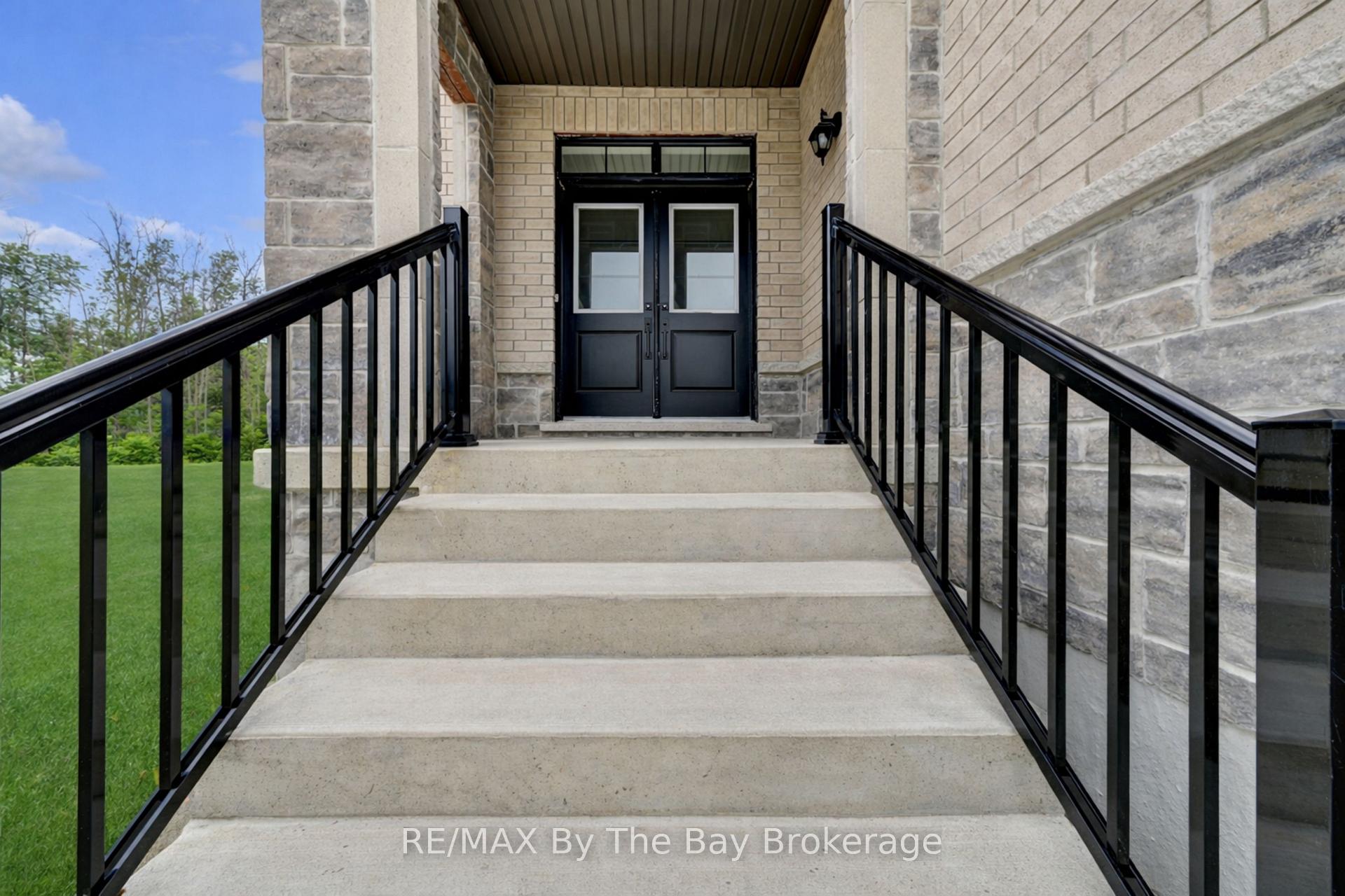 Photo 3 of 26 Amber Drive, Wasaga Beach — HOMEH