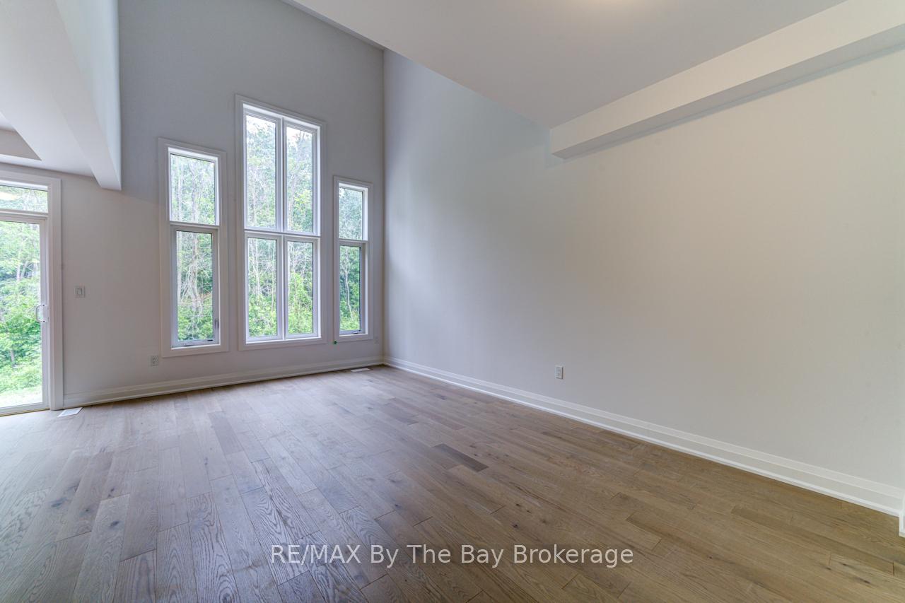 Photo 5 of 26 Amber Drive, Wasaga Beach — HOMEH