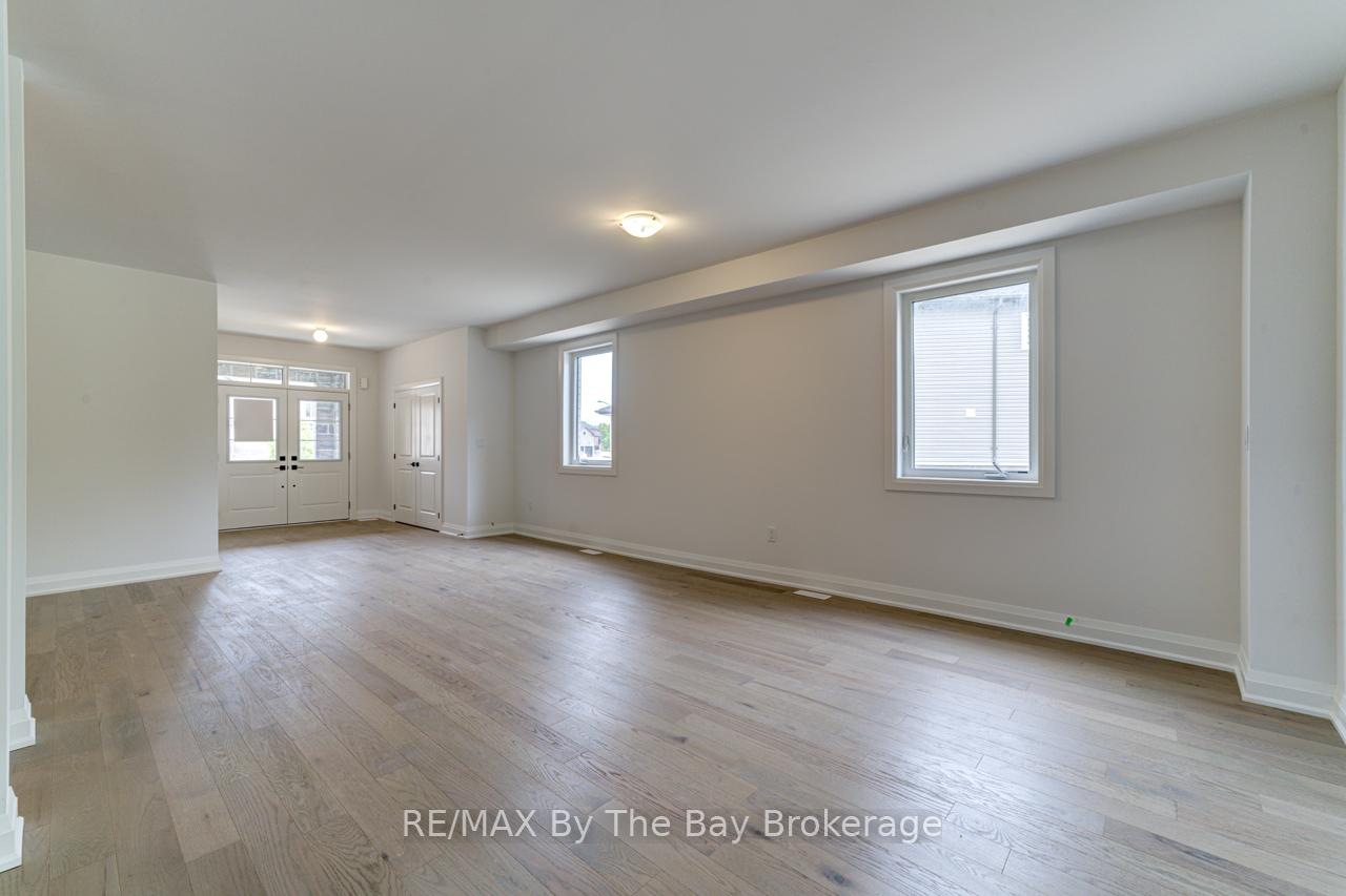 Photo 10 of 26 Amber Drive, Wasaga Beach — HOMEH