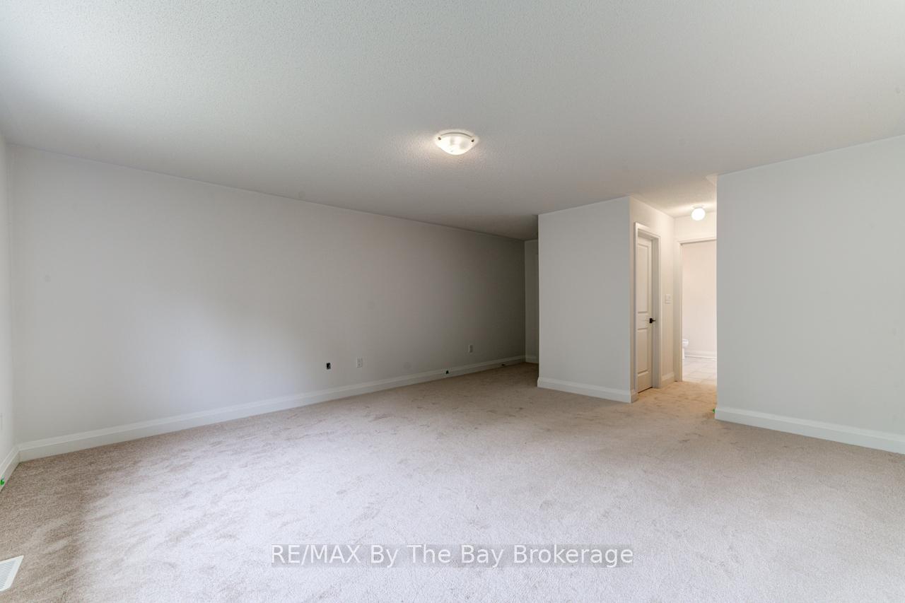Photo 16 of 26 Amber Drive, Wasaga Beach — HOMEH