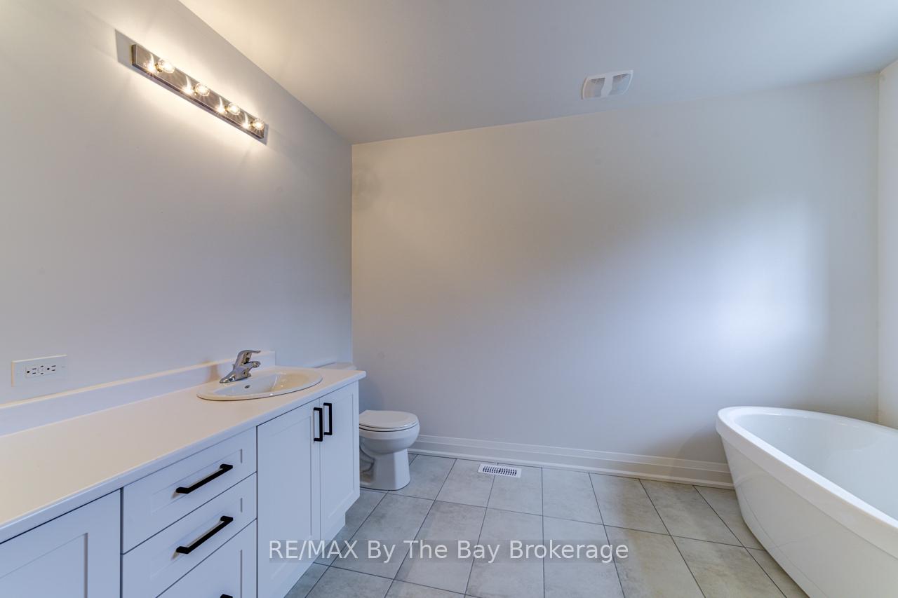 Photo 18 of 26 Amber Drive, Wasaga Beach — HOMEH