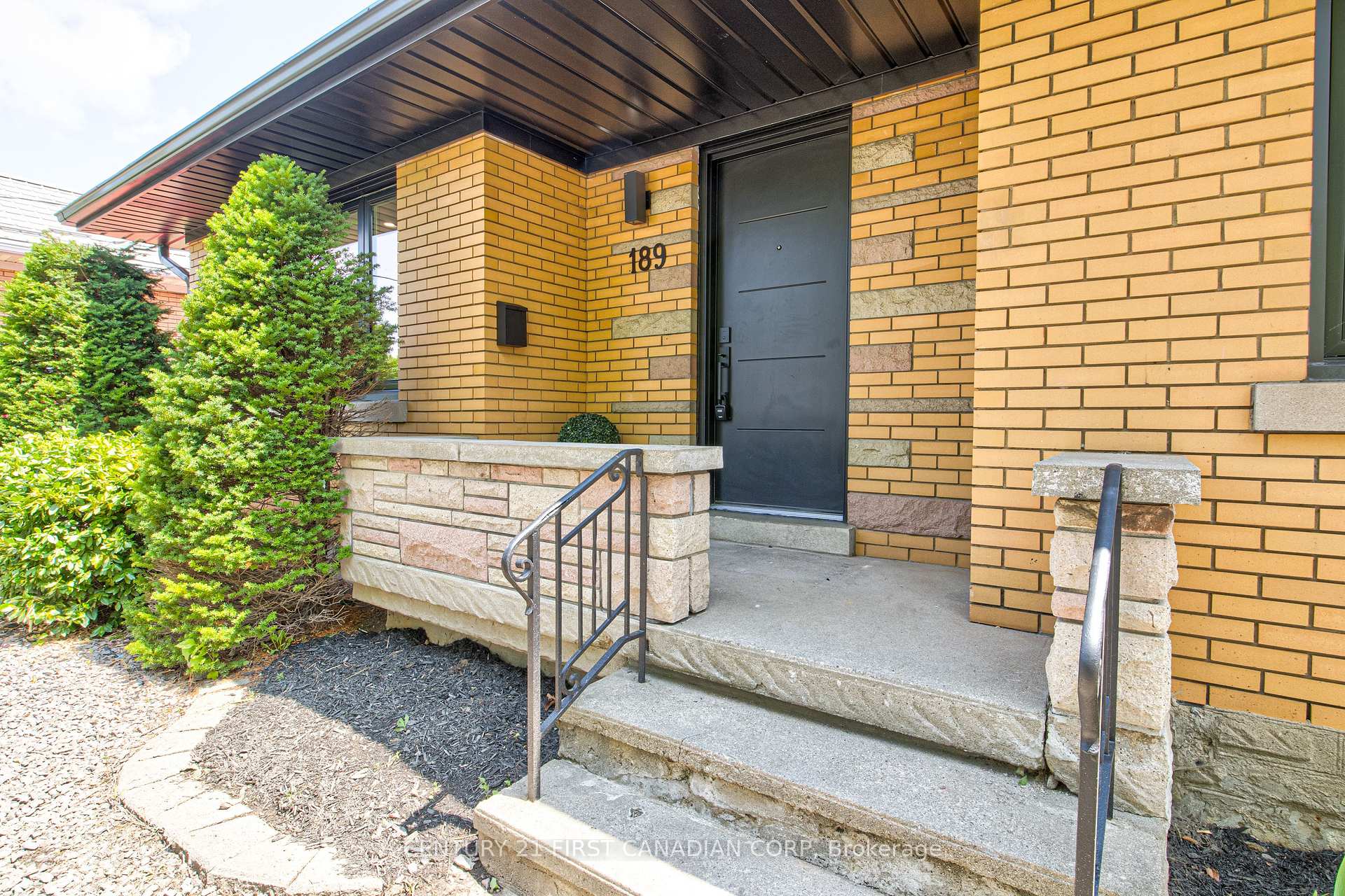 Photo 4 of 189 Eighth Avenue, Kitchener, Vanier - Kitchener — HOMEH