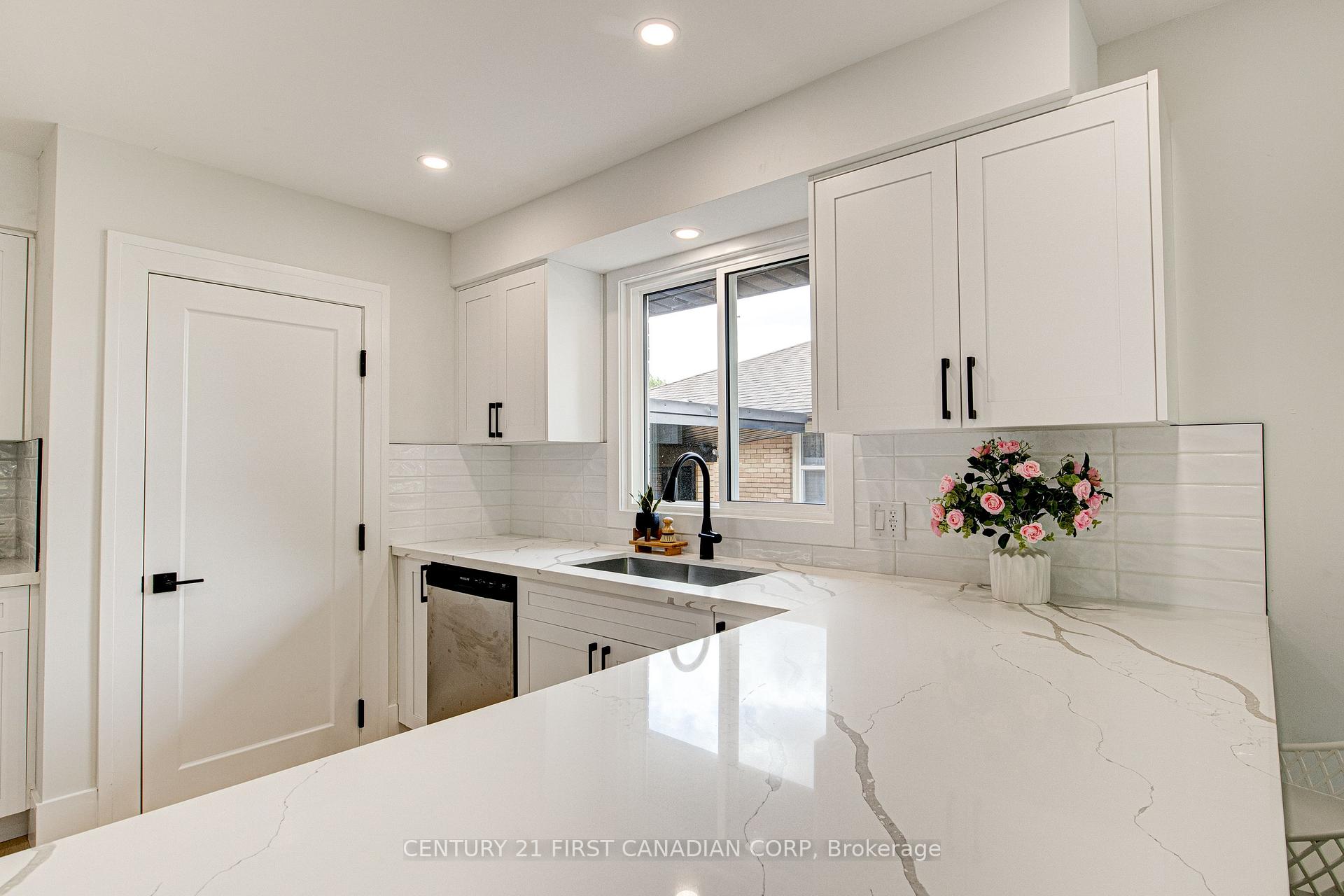 Photo 13 of 189 Eighth Avenue, Kitchener, Vanier - Kitchener — HOMEH