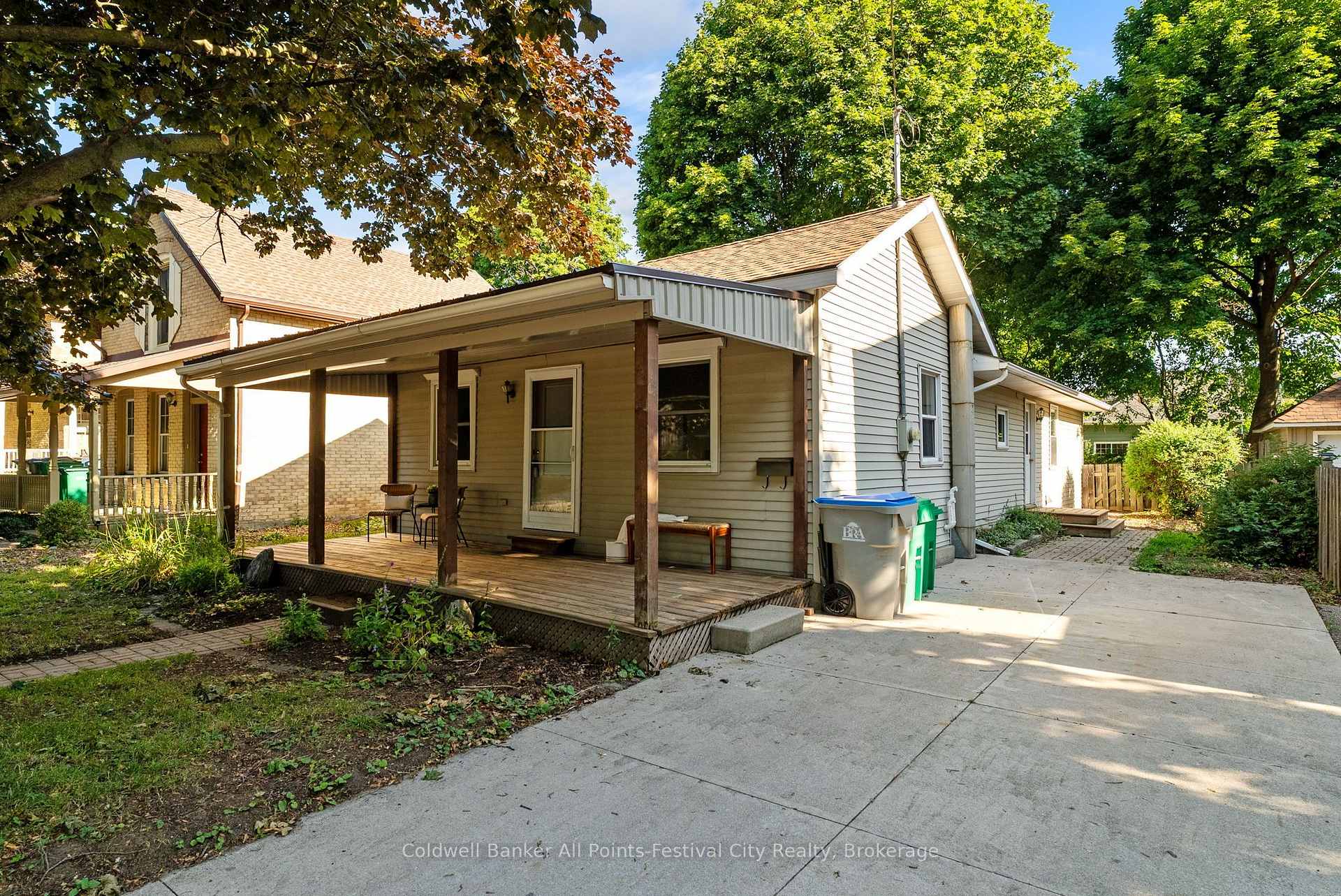 Photo 2 of 33 Bruce Street E, Goderich, Goderich (Town) — HOMEH