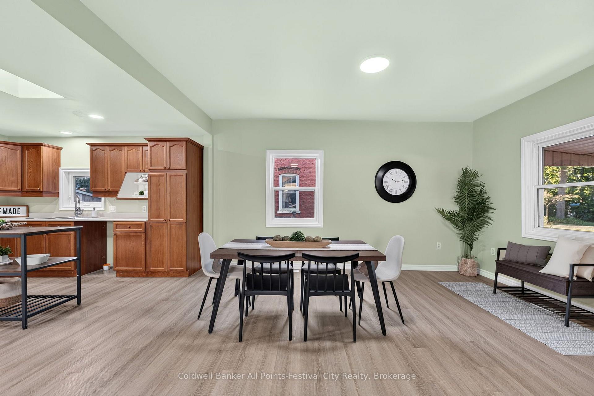 Photo 10 of 33 Bruce Street E, Goderich, Goderich (Town) — HOMEH