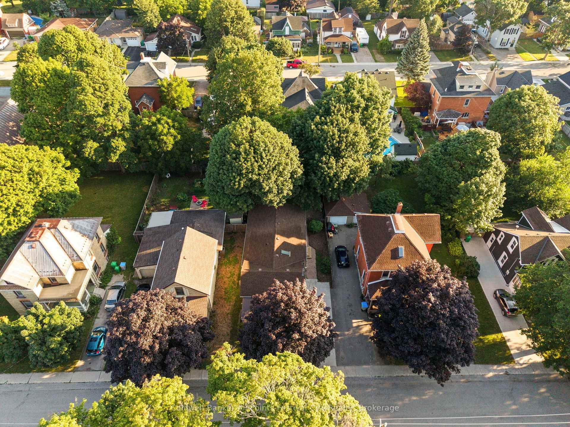 Photo 38 of 33 Bruce Street E, Goderich, Goderich (Town) — HOMEH