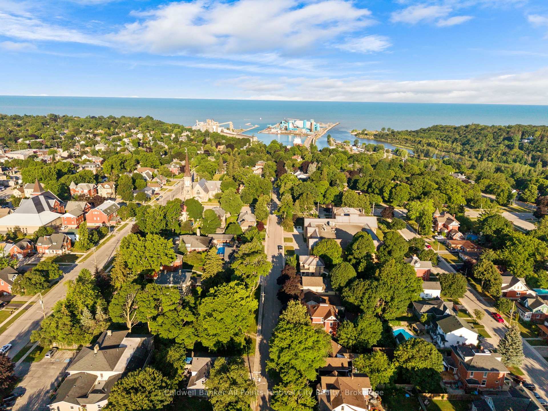 Photo 42 of 33 Bruce Street E, Goderich, Goderich (Town) — HOMEH