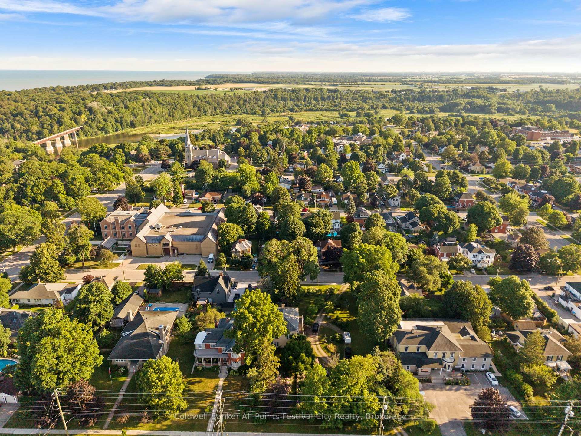 Photo 43 of 33 Bruce Street E, Goderich, Goderich (Town) — HOMEH