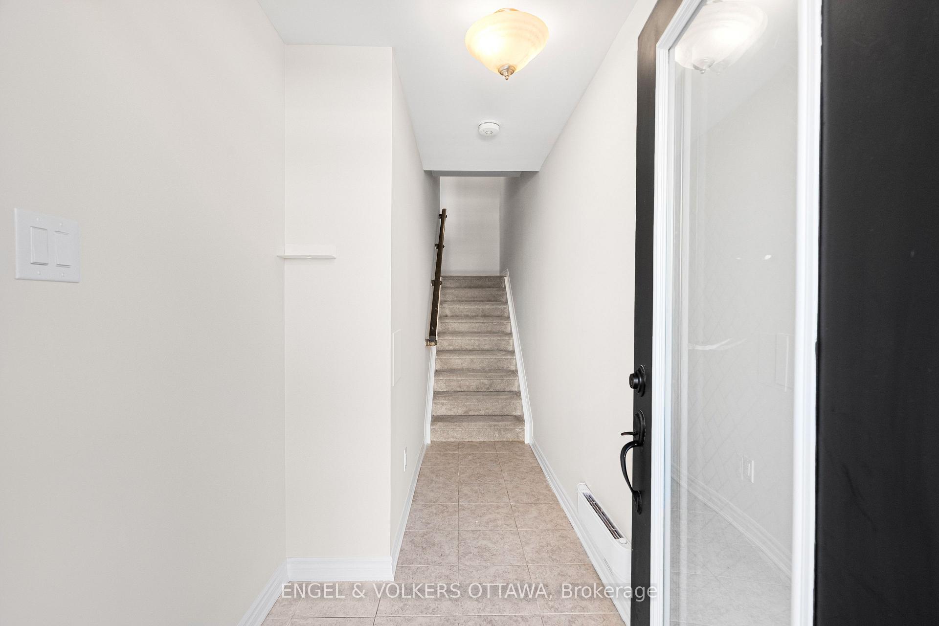 Photo 3 of 571 Ozawa Private, Ottawa, CFB Rockcliffe and Area — HOMEH