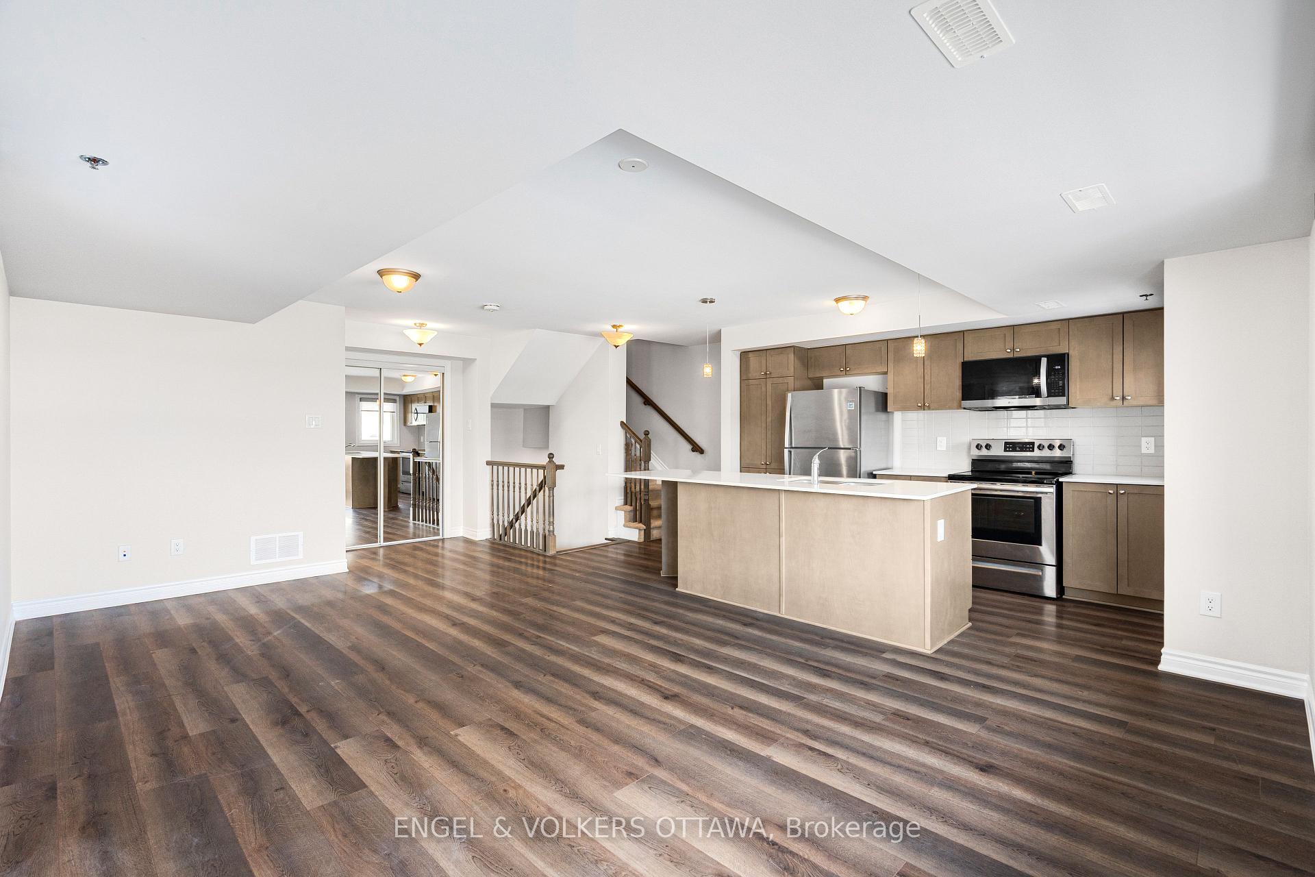 Photo 10 of 571 Ozawa Private, Ottawa, CFB Rockcliffe and Area — HOMEH