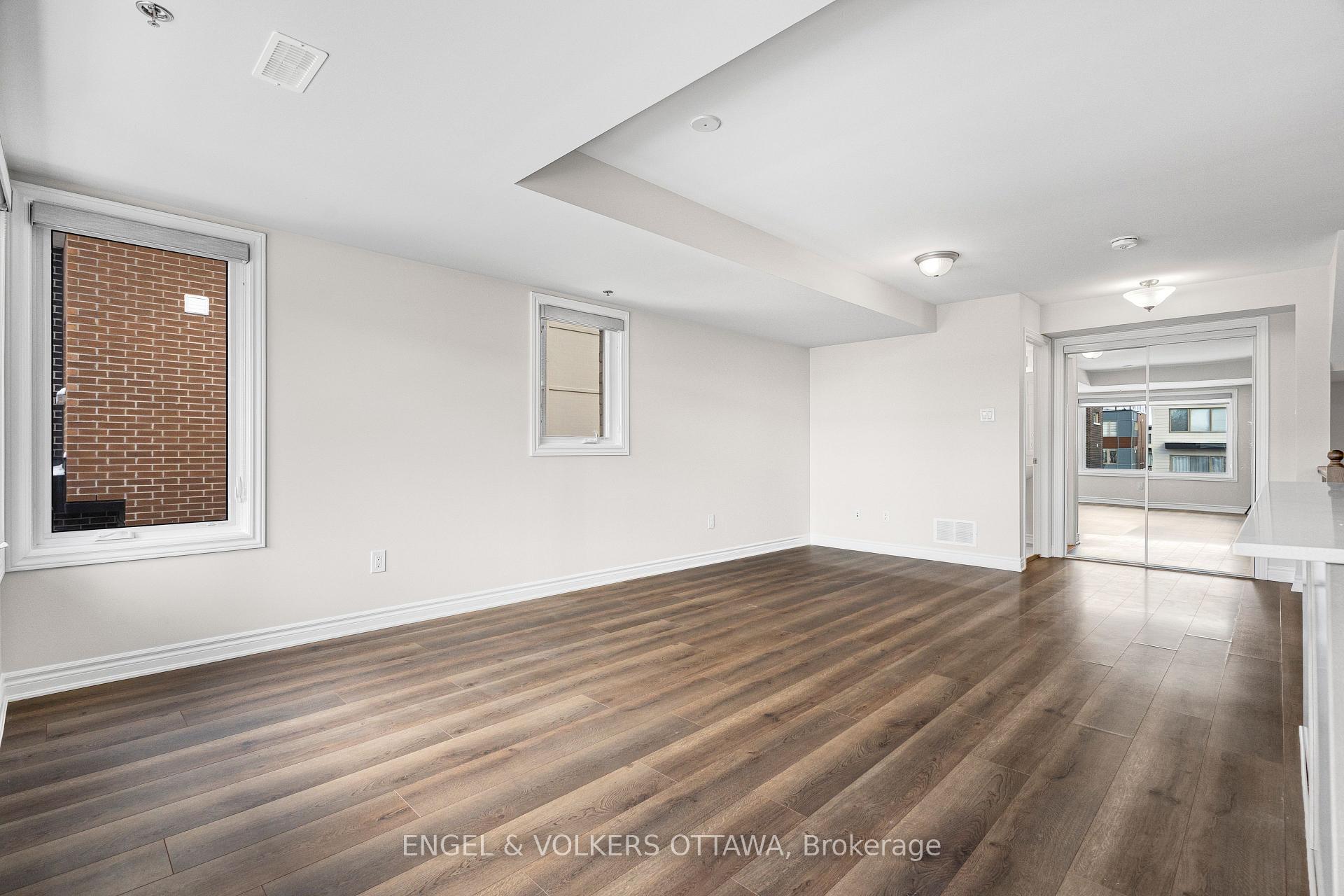 Photo 11 of 571 Ozawa Private, Ottawa, CFB Rockcliffe and Area — HOMEH