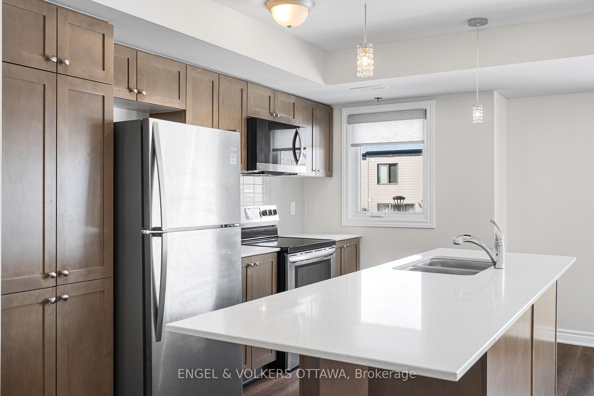 Photo 14 of 571 Ozawa Private, Ottawa, CFB Rockcliffe and Area — HOMEH