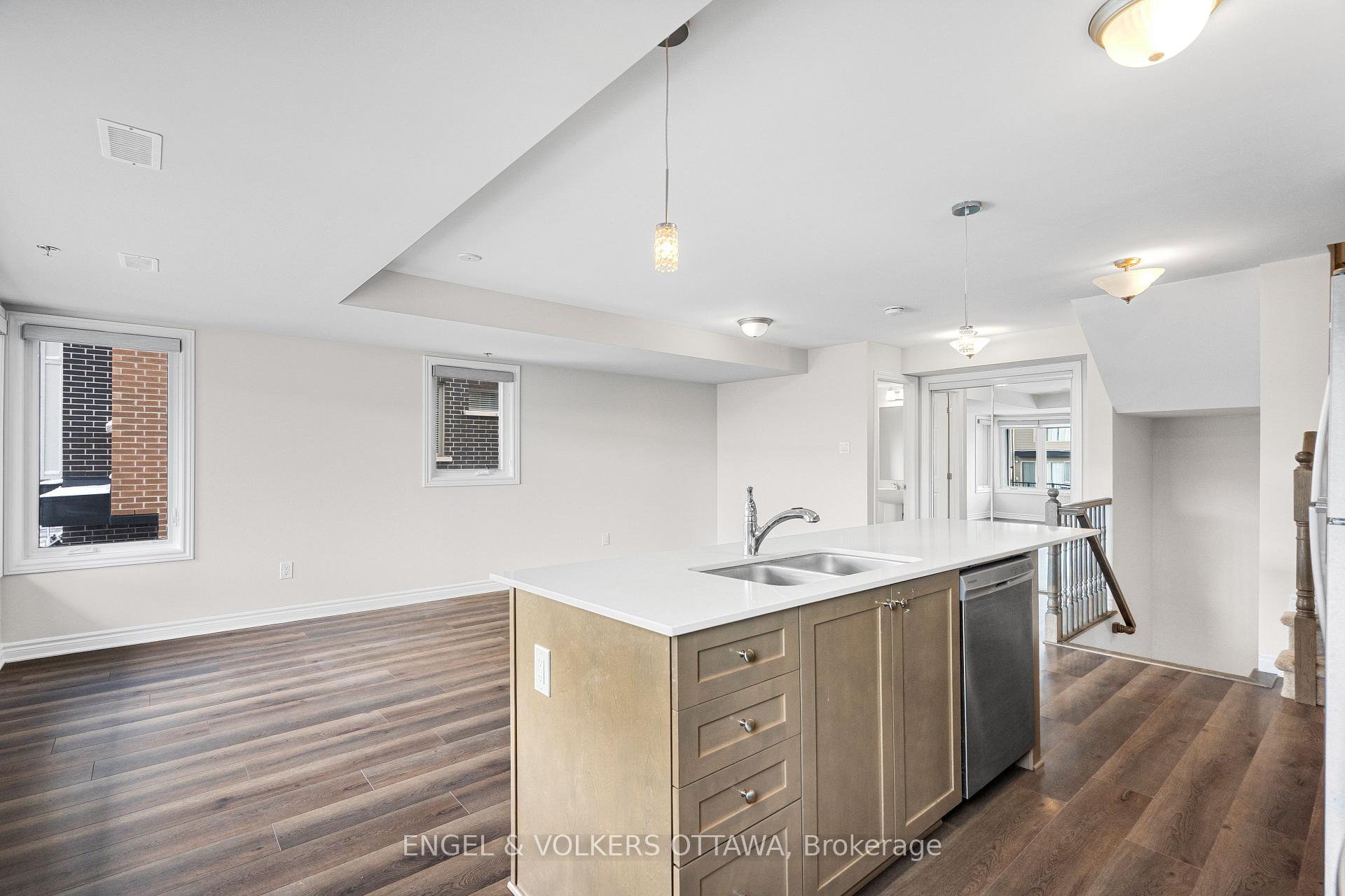 Photo 15 of 571 Ozawa Private, Ottawa, CFB Rockcliffe and Area — HOMEH