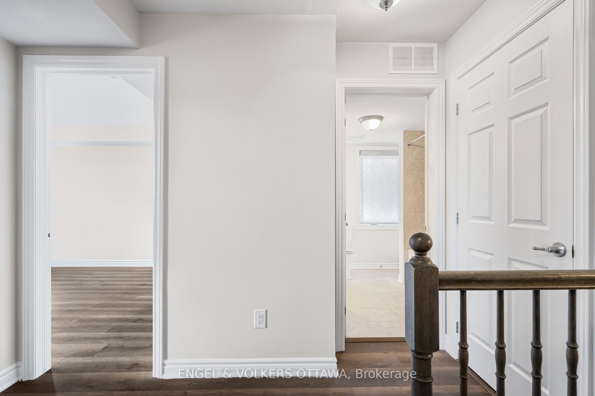 Photo 19 of 571 Ozawa Private, Ottawa, CFB Rockcliffe and Area — HOMEH