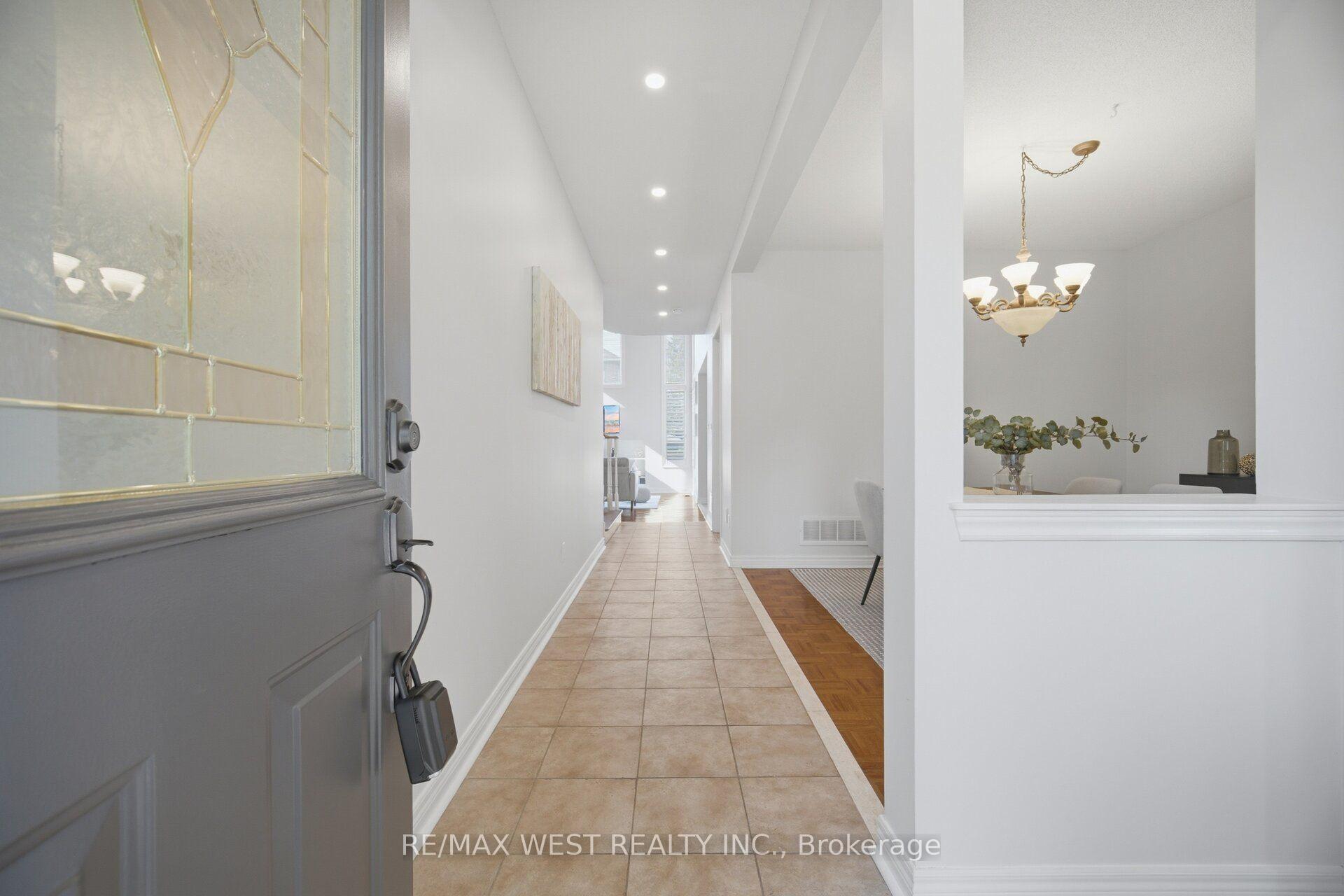 Photo 5 of 12 Mira Vista Place, Vaughan, Sonoma Heights — HOMEH