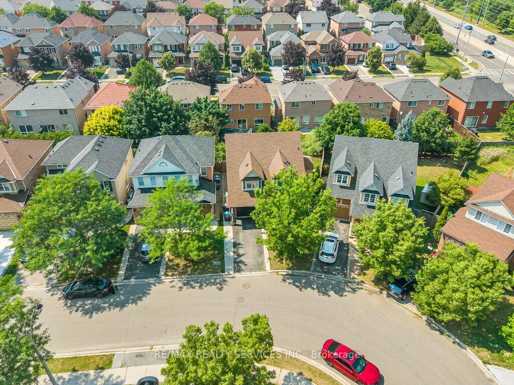 Photo 4 of 34 Allness Road, Brampton, Fletcher's Meadow — HOMEH