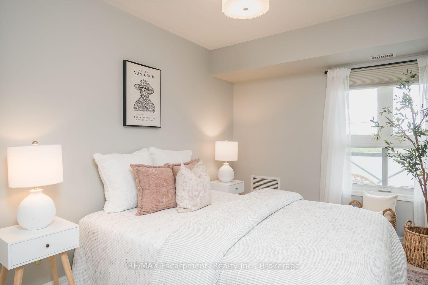 Photo 18 of Unit 307, 1045 Nadalin Heights, Milton, Willmott — HOMEH