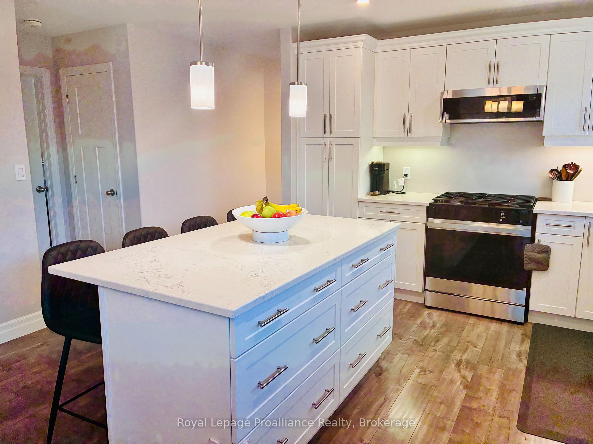 Photo 10 of 48 Mercedes Drive, Belleville, Belleville Ward — HOMEH