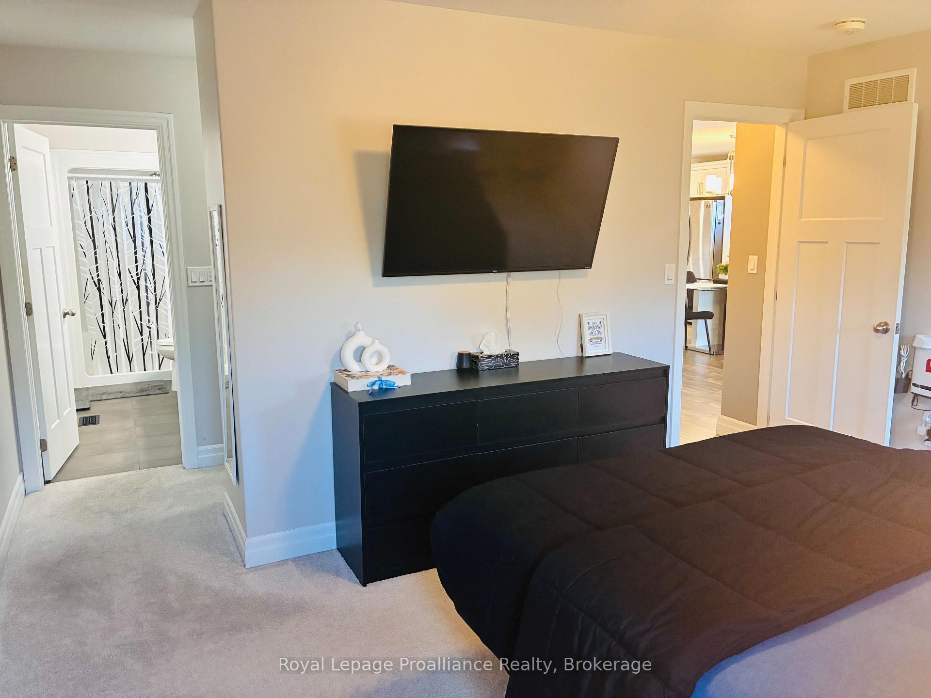 Photo 17 of 48 Mercedes Drive, Belleville, Belleville Ward — HOMEH