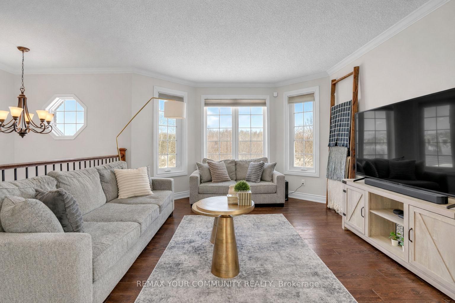 Photo 3 of 92 Sandringham Drive, Barrie, Innis-Shore — HOMEH