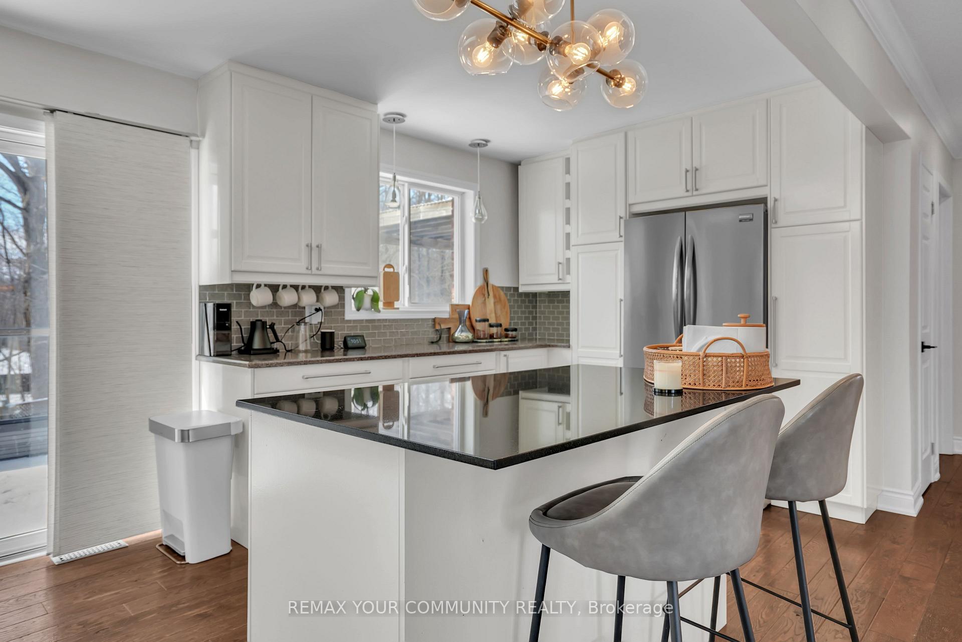 Photo 13 of 92 Sandringham Drive, Barrie, Innis-Shore — HOMEH