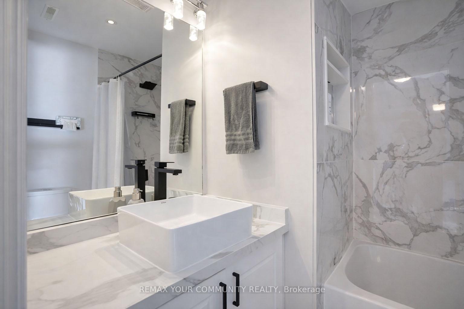 Photo 32 of 92 Sandringham Drive, Barrie, Innis-Shore — HOMEH