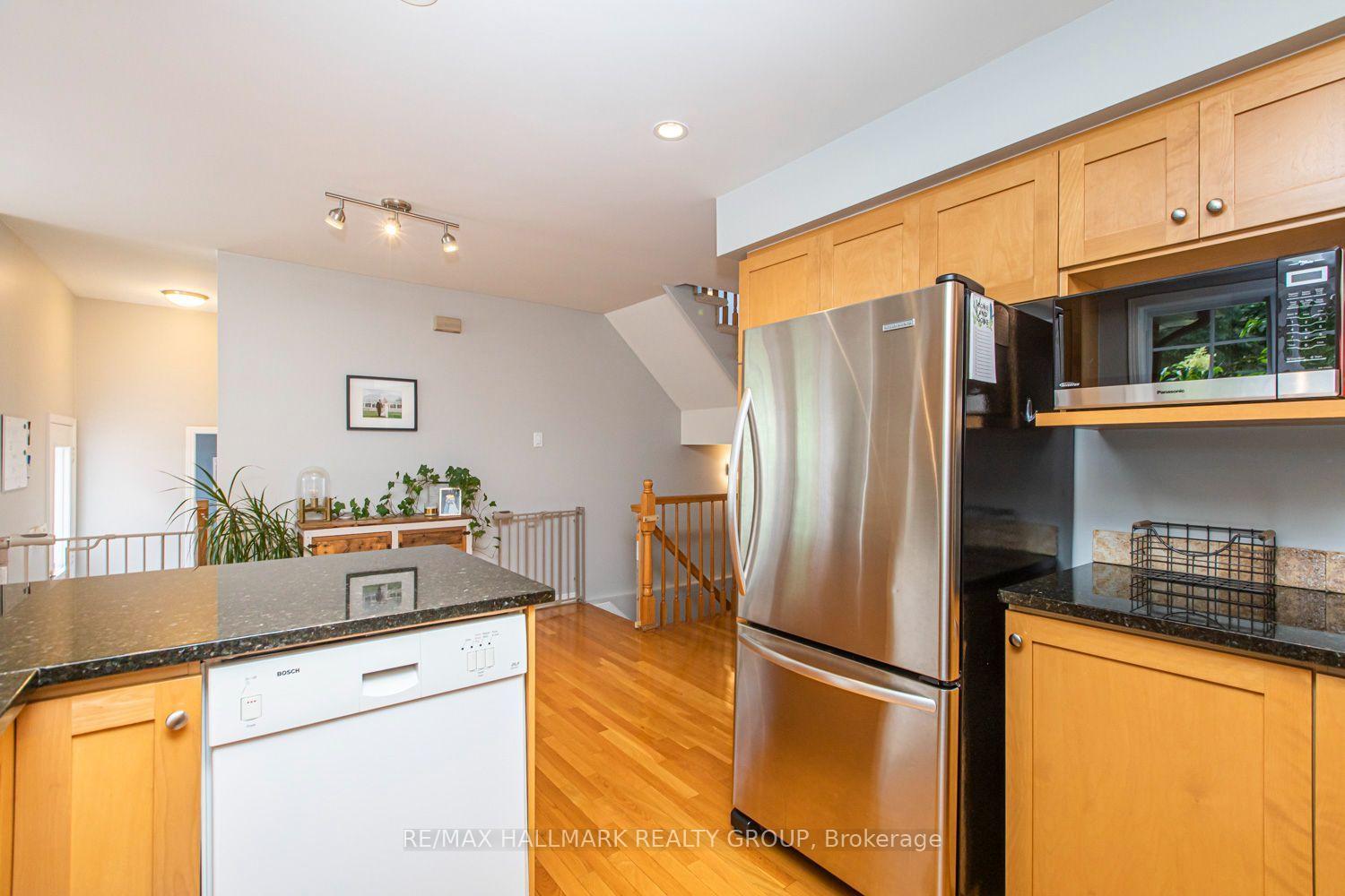 Photo 17 of 55 Jardin Private, Ottawa, Manor Park — HOMEH