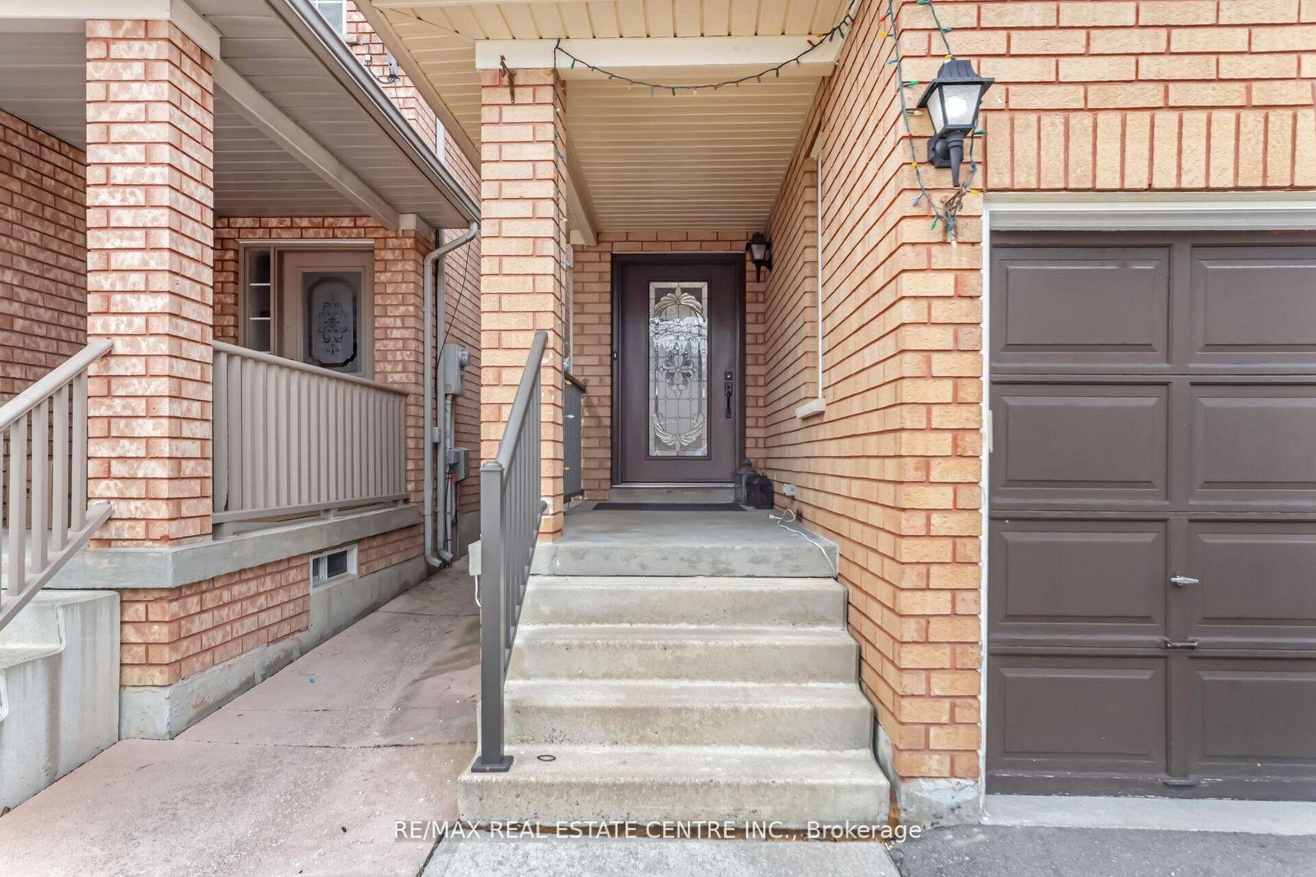Photo 4 of 55 Golden Eagle Road, Brampton, Sandringham-Wellington — HOMEH