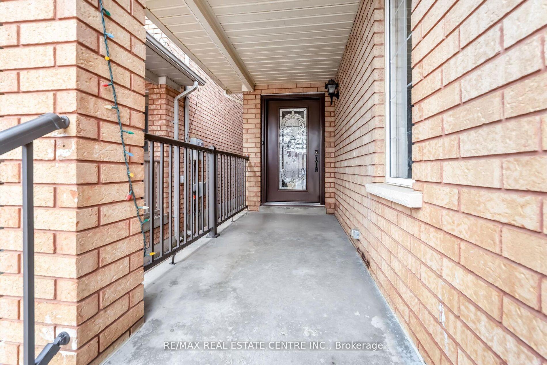 Photo 5 of 55 Golden Eagle Road, Brampton, Sandringham-Wellington — HOMEH