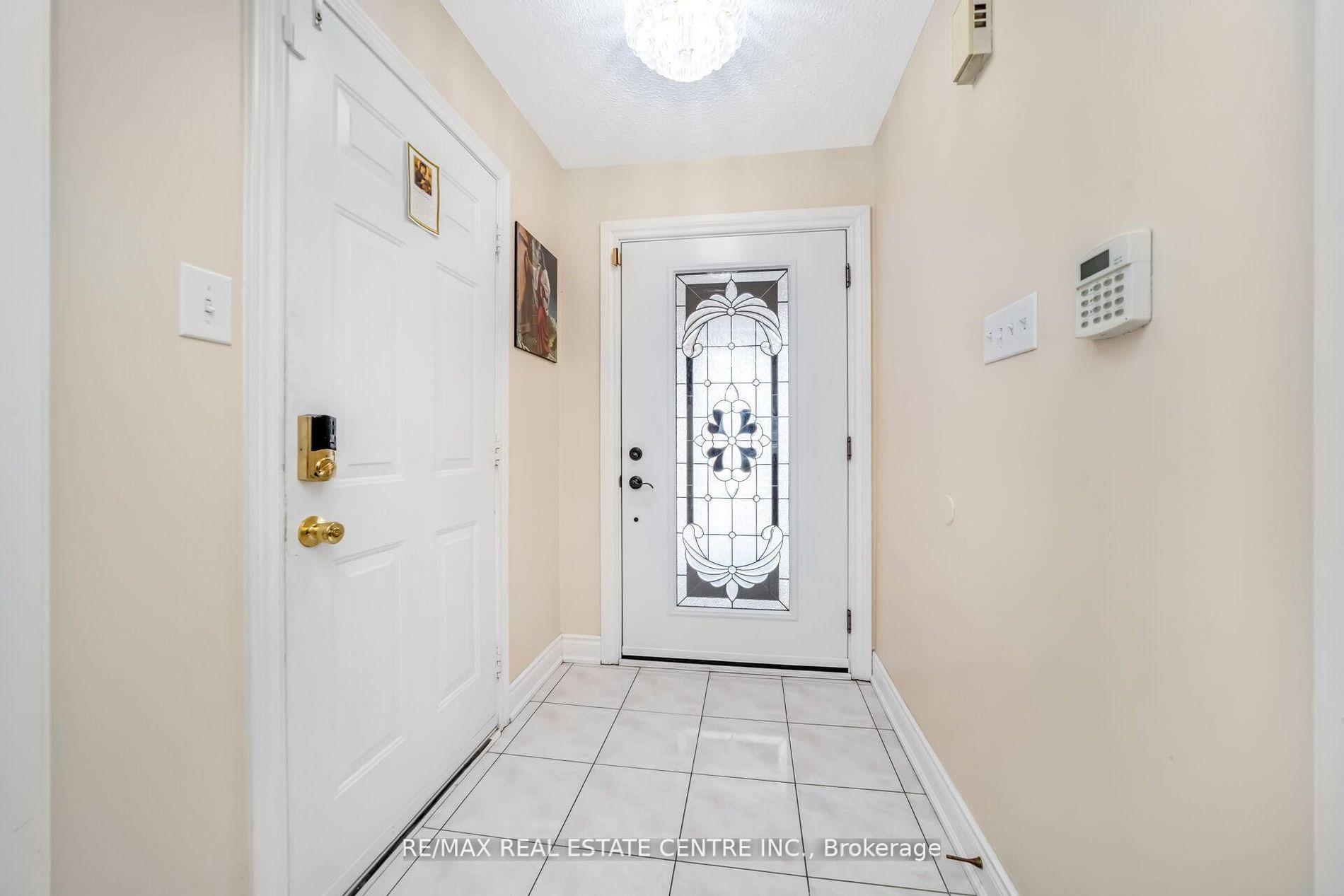 Photo 7 of 55 Golden Eagle Road, Brampton, Sandringham-Wellington — HOMEH