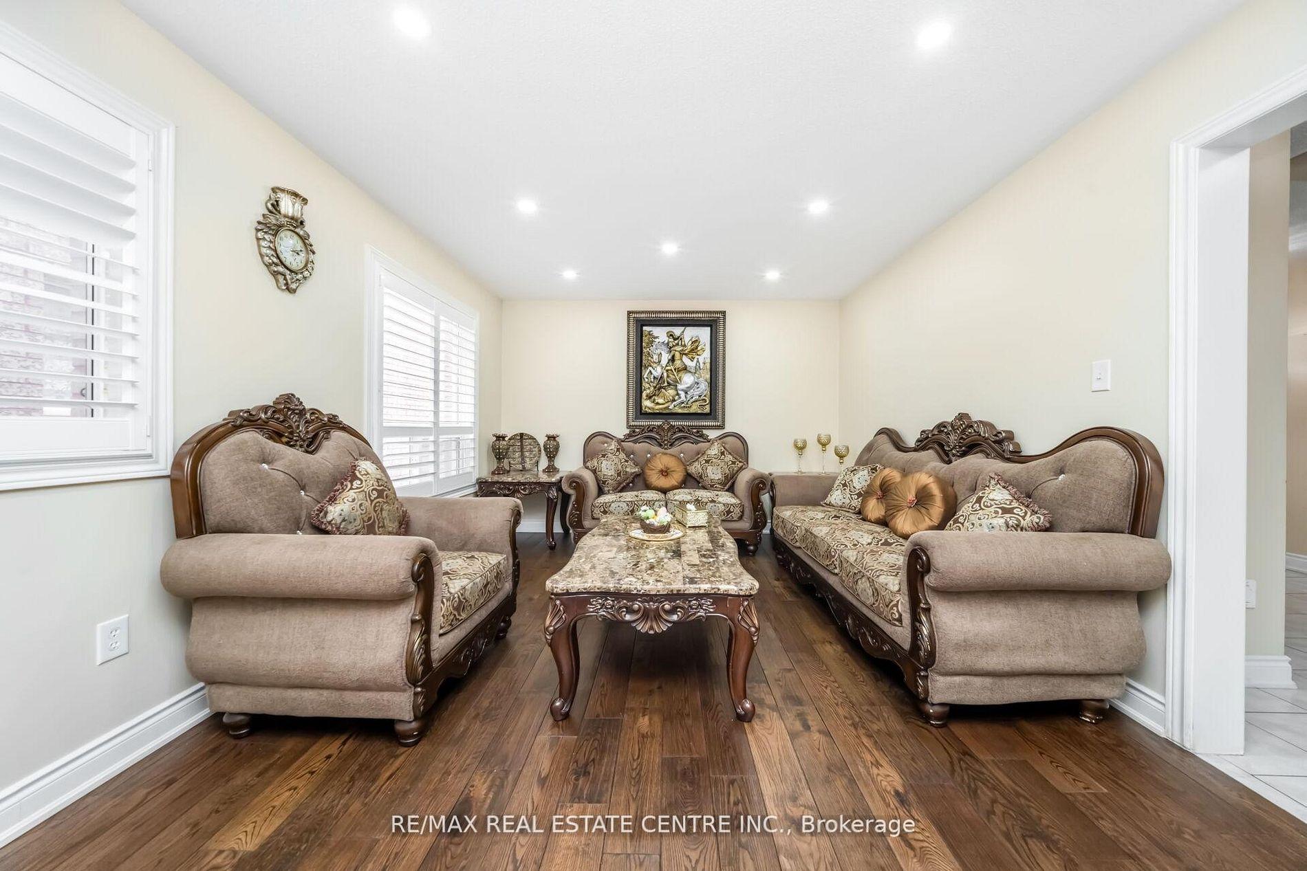 Photo 10 of 55 Golden Eagle Road, Brampton, Sandringham-Wellington — HOMEH