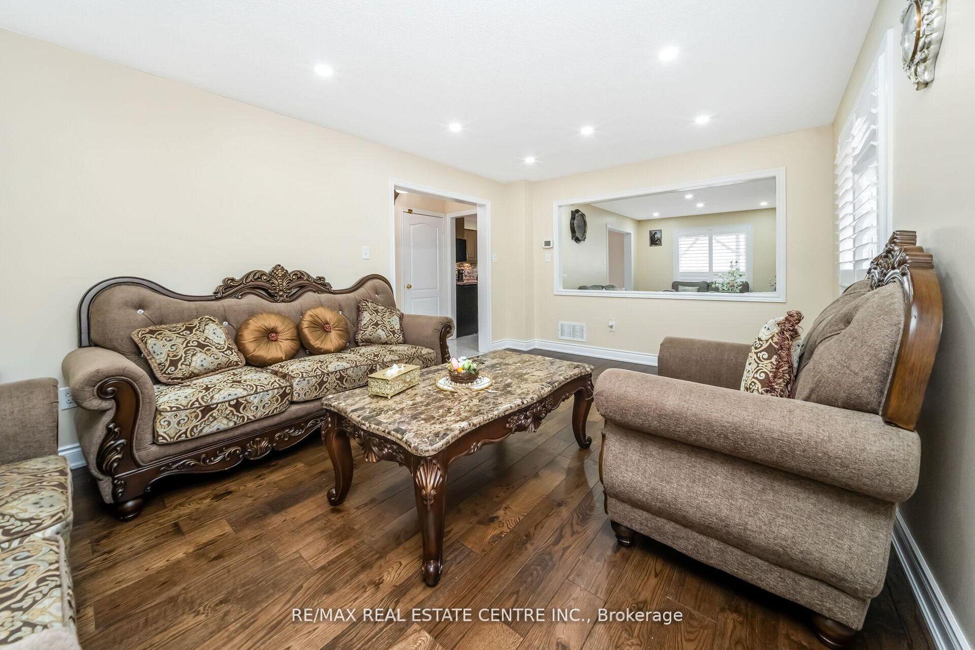 Photo 11 of 55 Golden Eagle Road, Brampton, Sandringham-Wellington — HOMEH