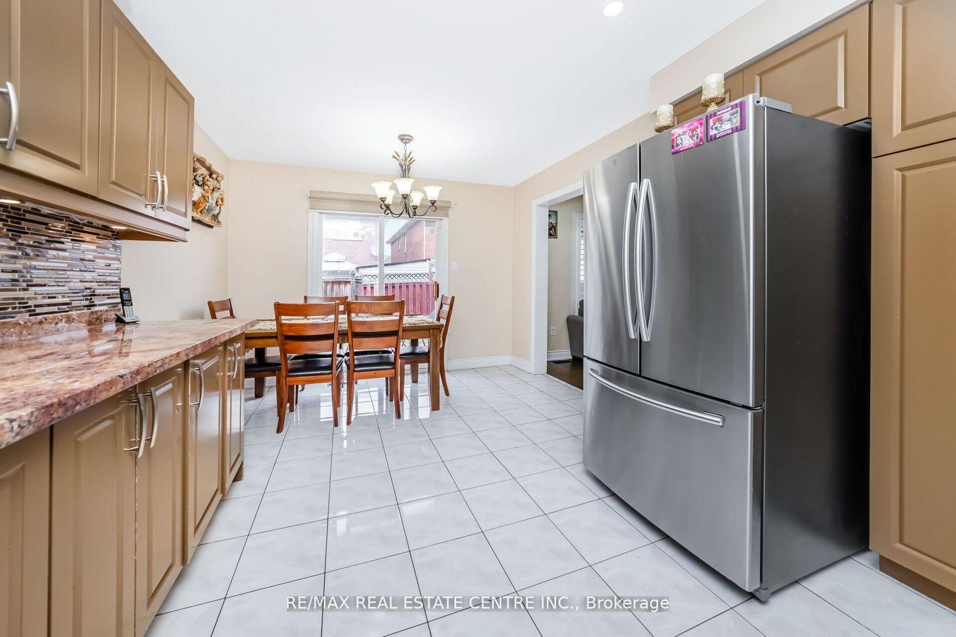 Photo 15 of 55 Golden Eagle Road, Brampton, Sandringham-Wellington — HOMEH