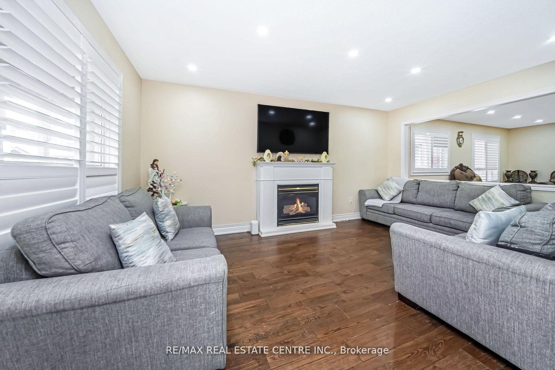 Photo 16 of 55 Golden Eagle Road, Brampton, Sandringham-Wellington — HOMEH