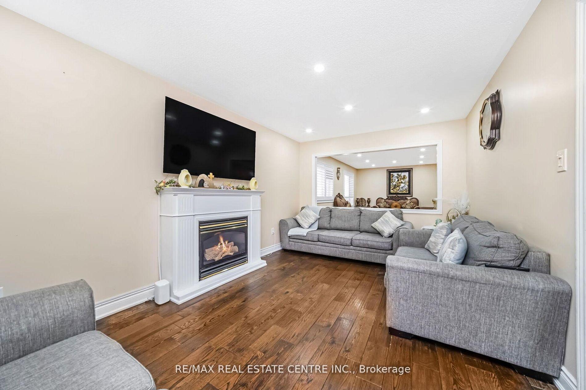 Photo 17 of 55 Golden Eagle Road, Brampton, Sandringham-Wellington — HOMEH