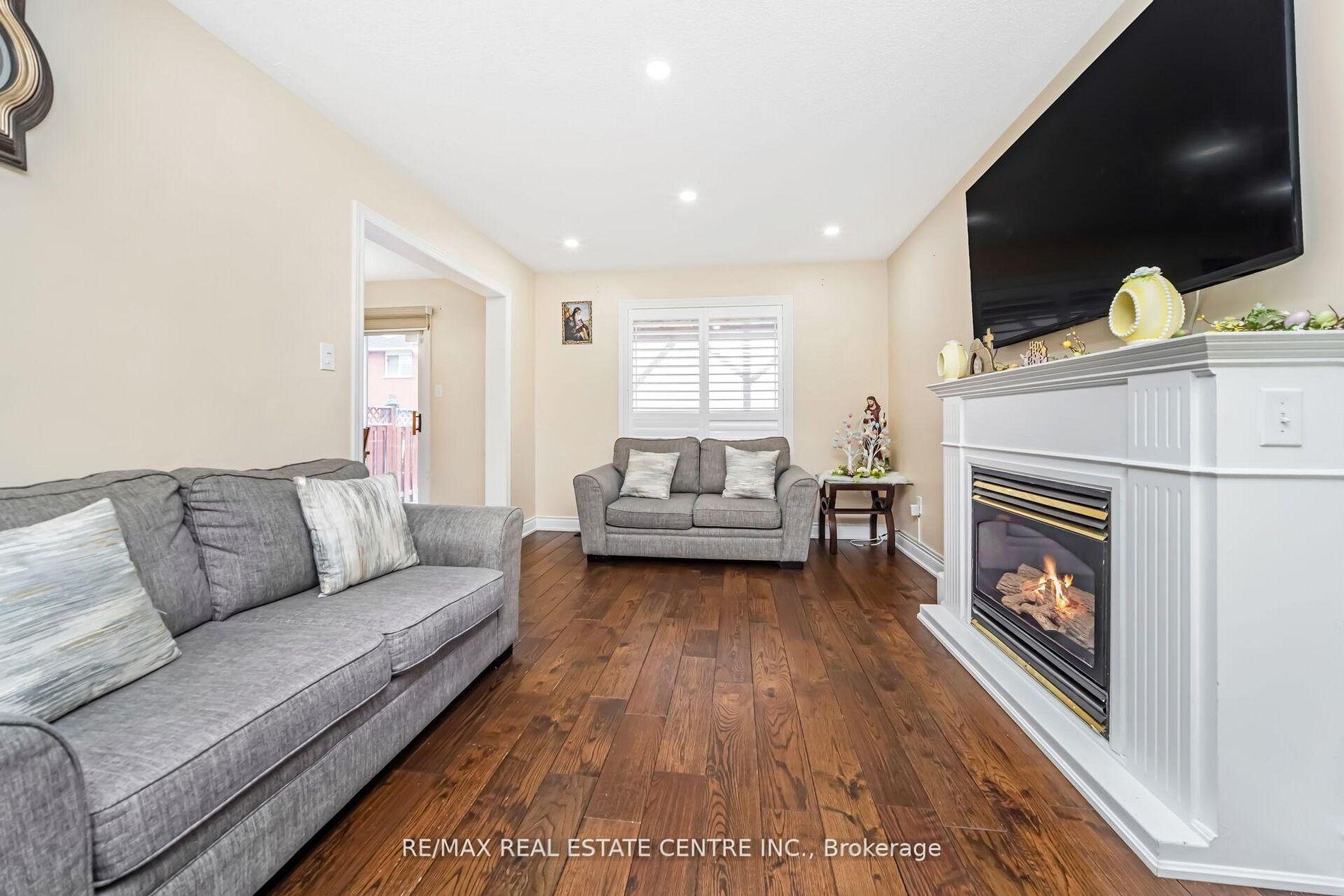 Photo 18 of 55 Golden Eagle Road, Brampton, Sandringham-Wellington — HOMEH