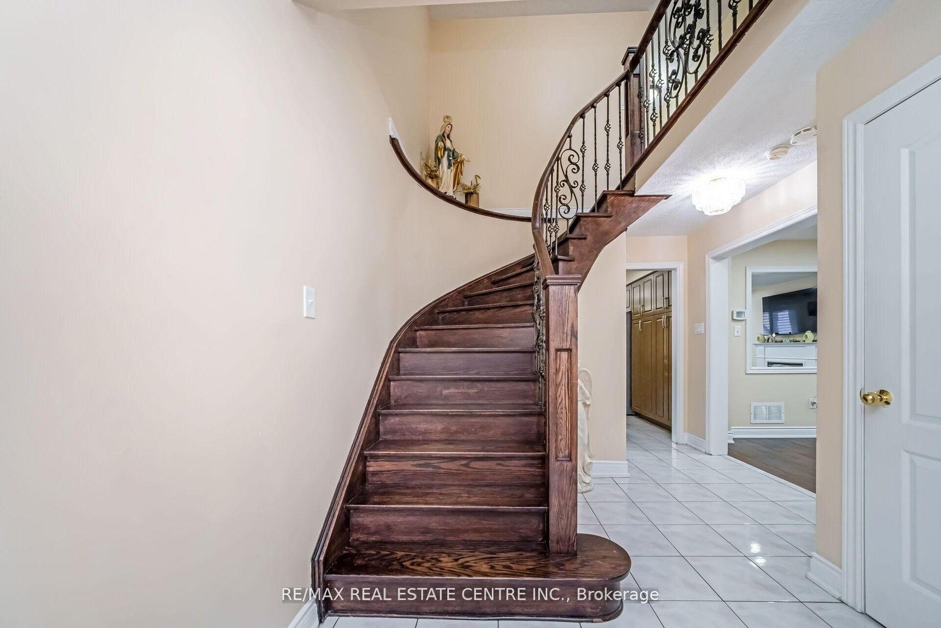 Photo 19 of 55 Golden Eagle Road, Brampton, Sandringham-Wellington — HOMEH