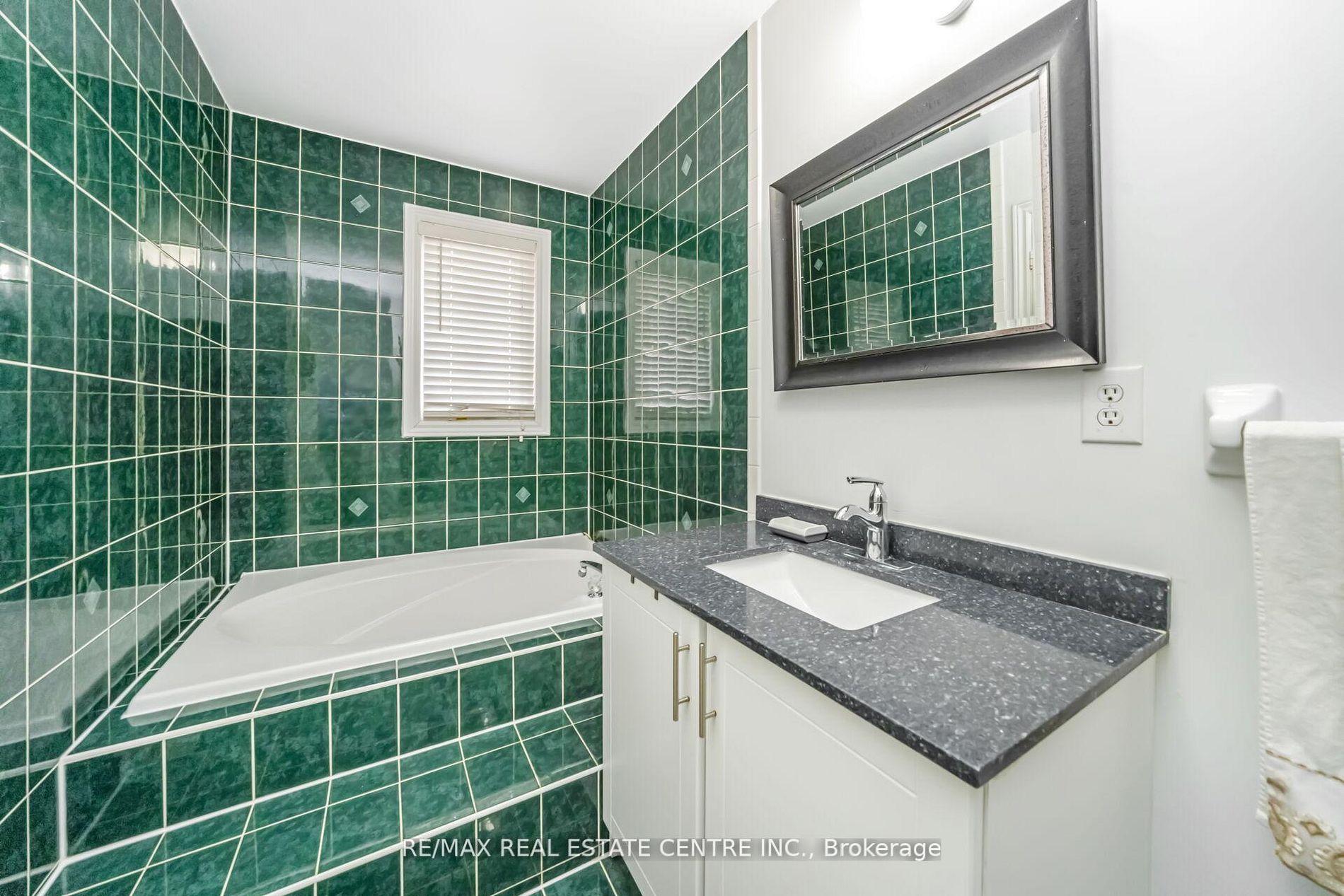 Photo 23 of 55 Golden Eagle Road, Brampton, Sandringham-Wellington — HOMEH