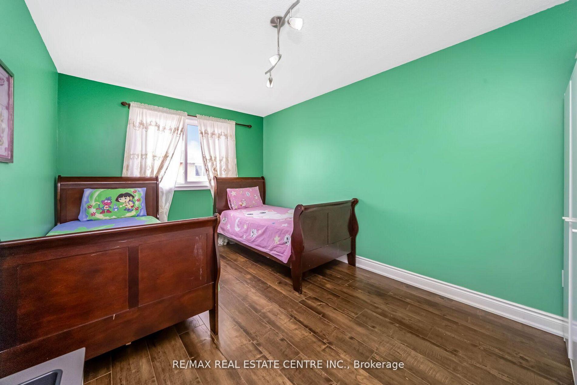 Photo 29 of 55 Golden Eagle Road, Brampton, Sandringham-Wellington — HOMEH