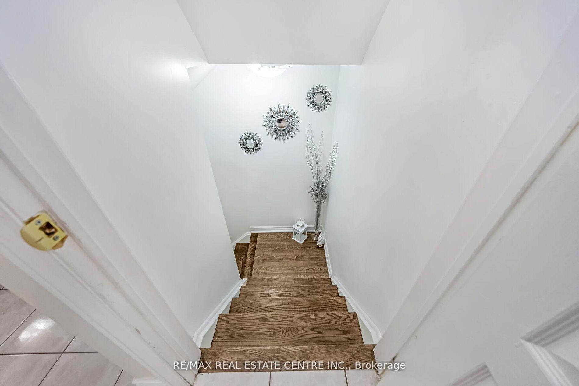 Photo 33 of 55 Golden Eagle Road, Brampton, Sandringham-Wellington — HOMEH