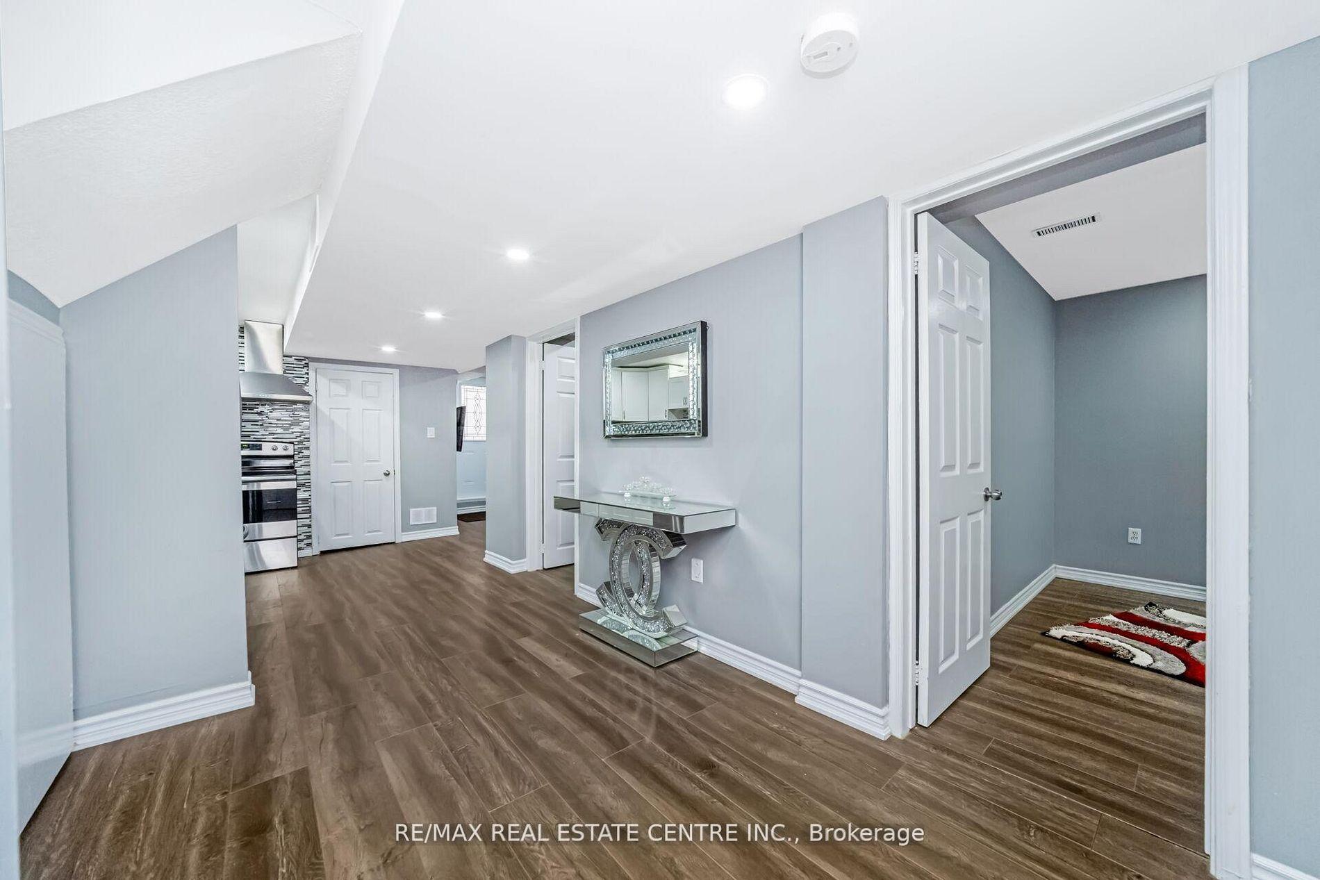 Photo 35 of 55 Golden Eagle Road, Brampton, Sandringham-Wellington — HOMEH
